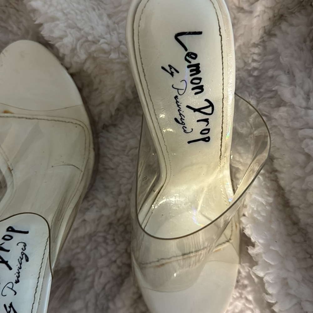 Heels. - Picture 3 of 3